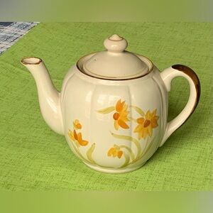 Everglade Teapot with Lid by Stonecrest
